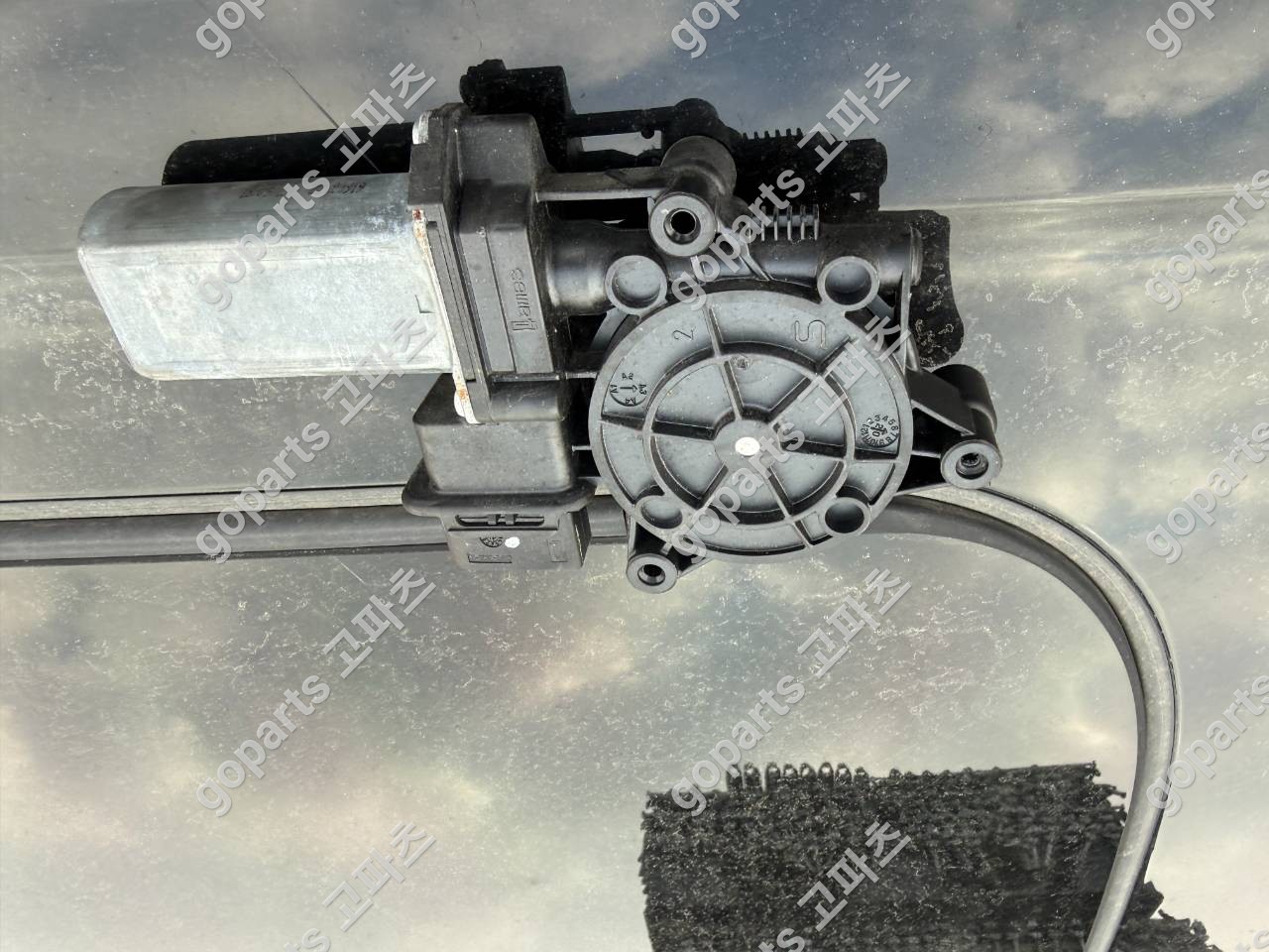 BMW 미니 F54 F55 F48 X1 조수석 앞 도어 상세사진 2