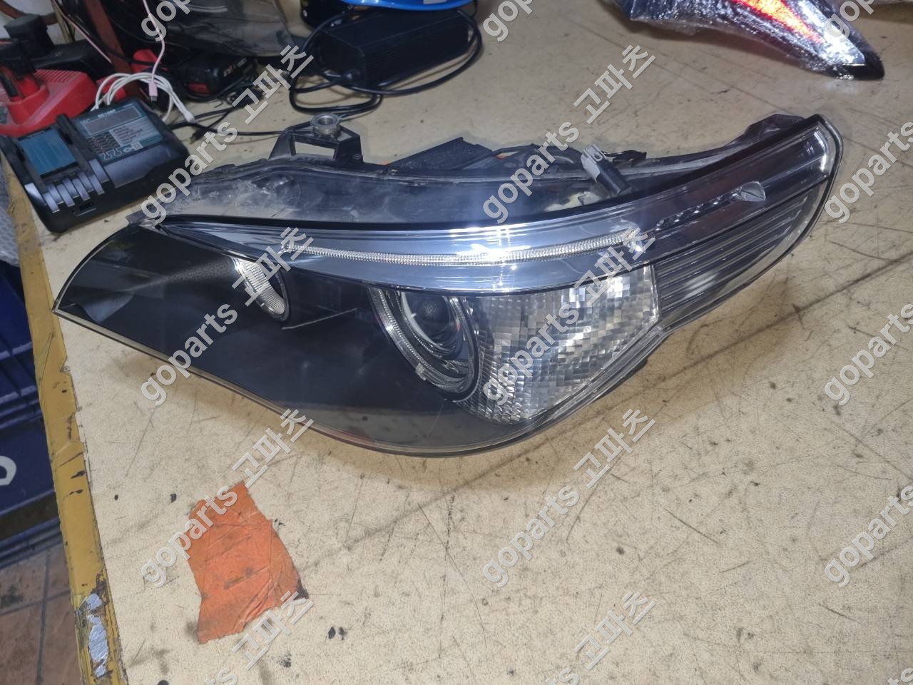 BMW E60 5시리즈 운전석 헤드라이트 상세사진 4