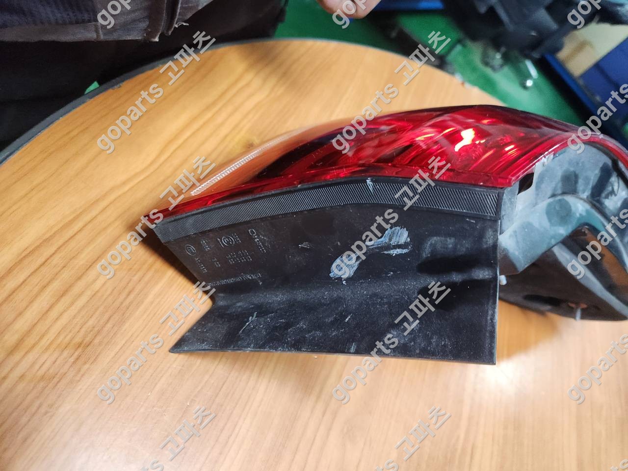 벤츠 W212 후기 운전석 후미등 A2129060703 상세사진 3