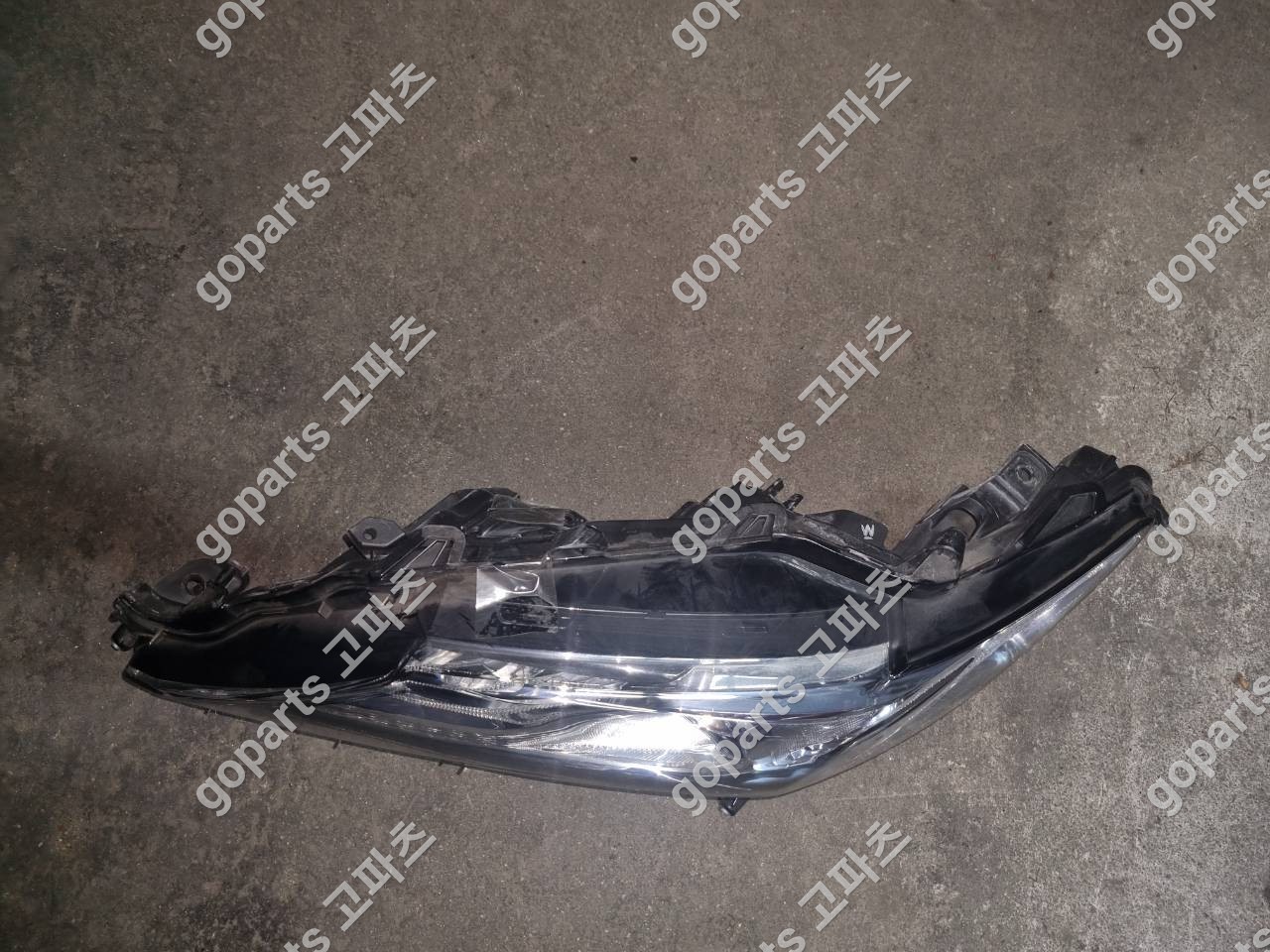 토요타 캠리 8세대 운전석 헤드라이트 W타입 램프 상세사진 3