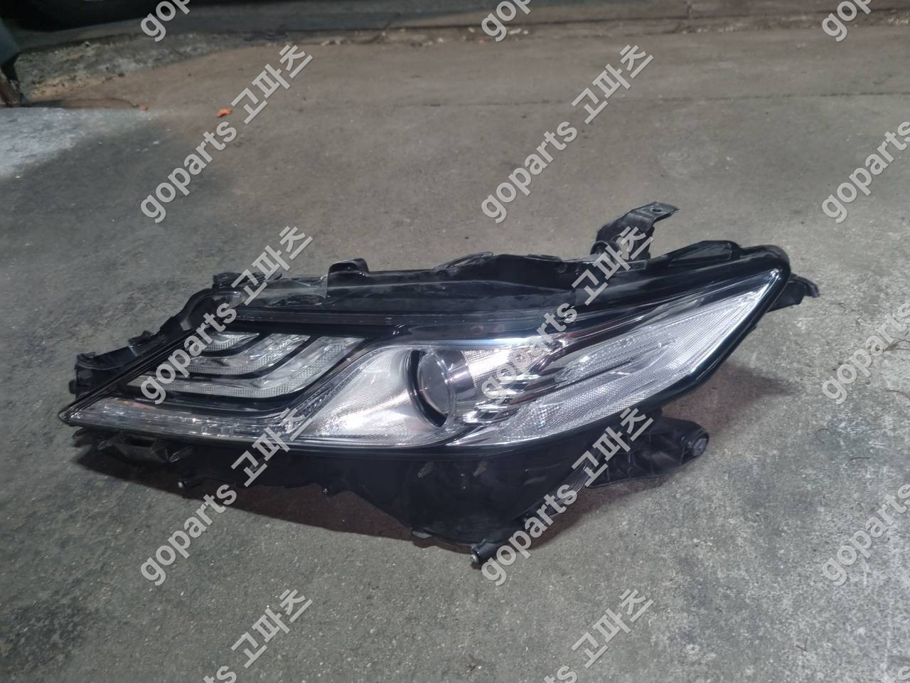 토요타 캠리 8세대 운전석 헤드라이트 W타입 램프 상세사진 4