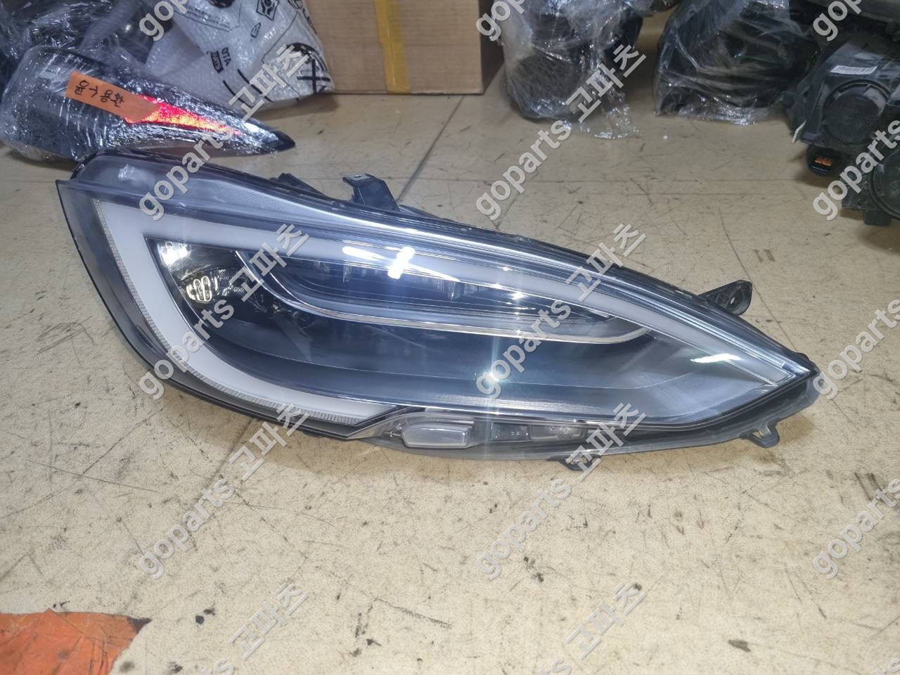 테슬라 모델 S 조수석 헤드라이트 교체 후기: 20년 노하우 고파츠의 선택