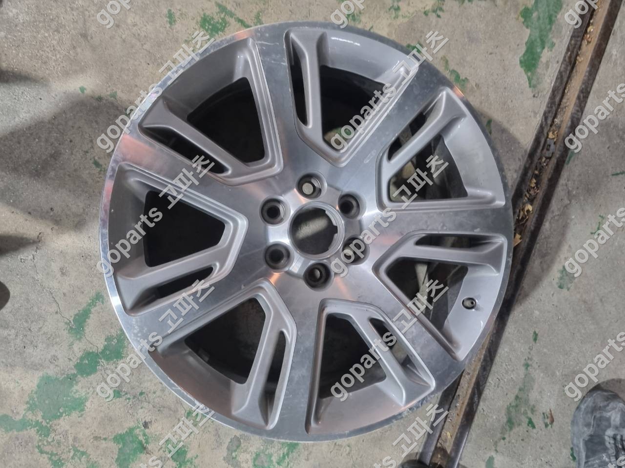 캐딜락 에스컬레이더 4세대 22인치 다이아몬드 커팅 휠 상세사진 2