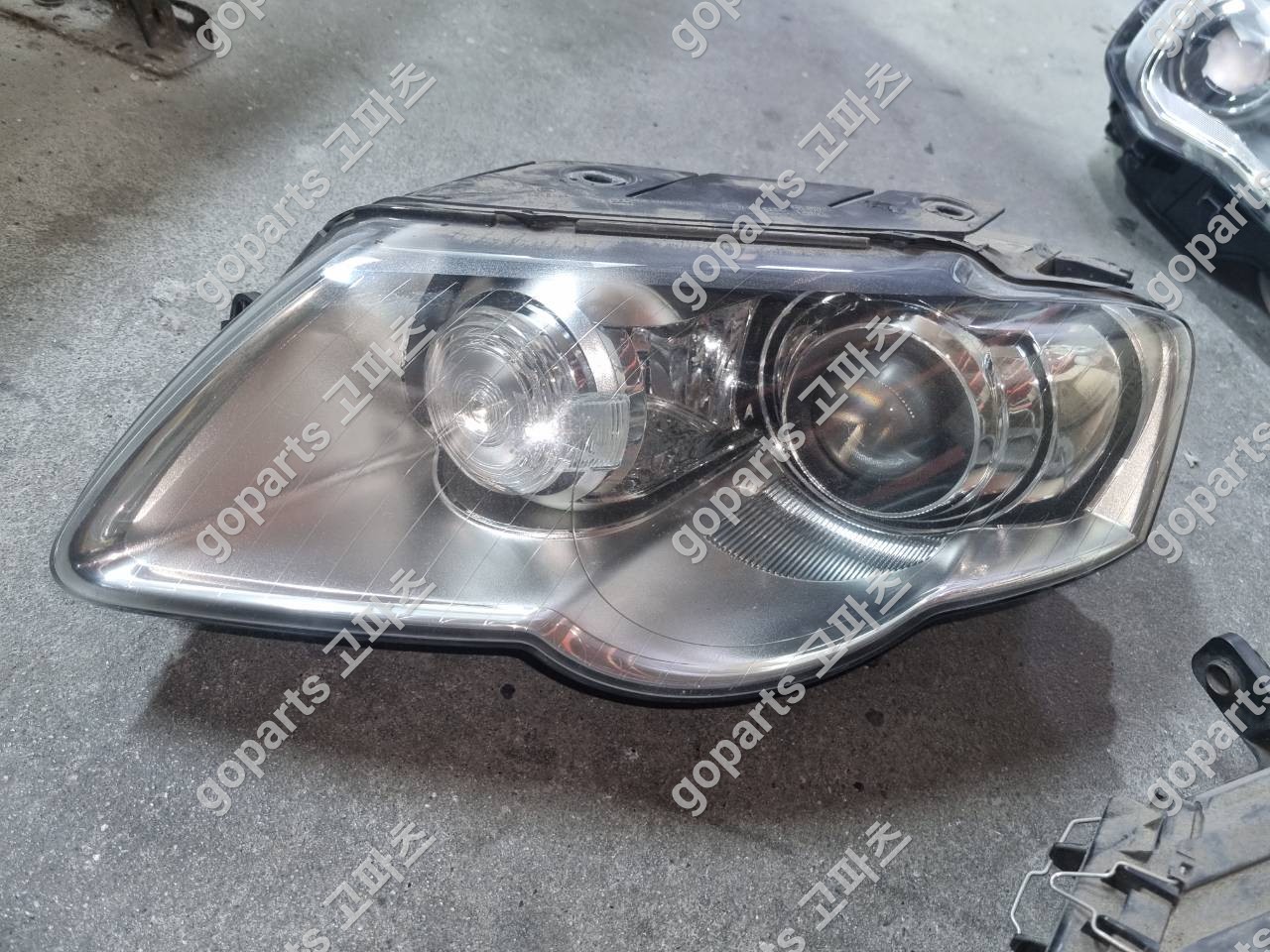 폭스바겐 파사트 6세대 운전석 헤드라이트 교체 수리, 20만원에 납품 완료!