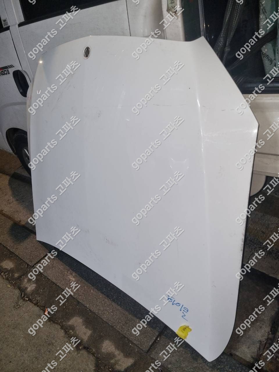 벤츠 W205 C클래스 본넷 상세사진 3