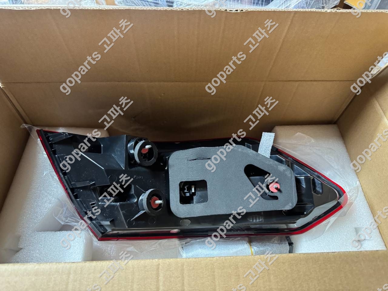 벤츠 W212 E클래스 후기형 조수석 후미등 에프터신품 상세사진 2