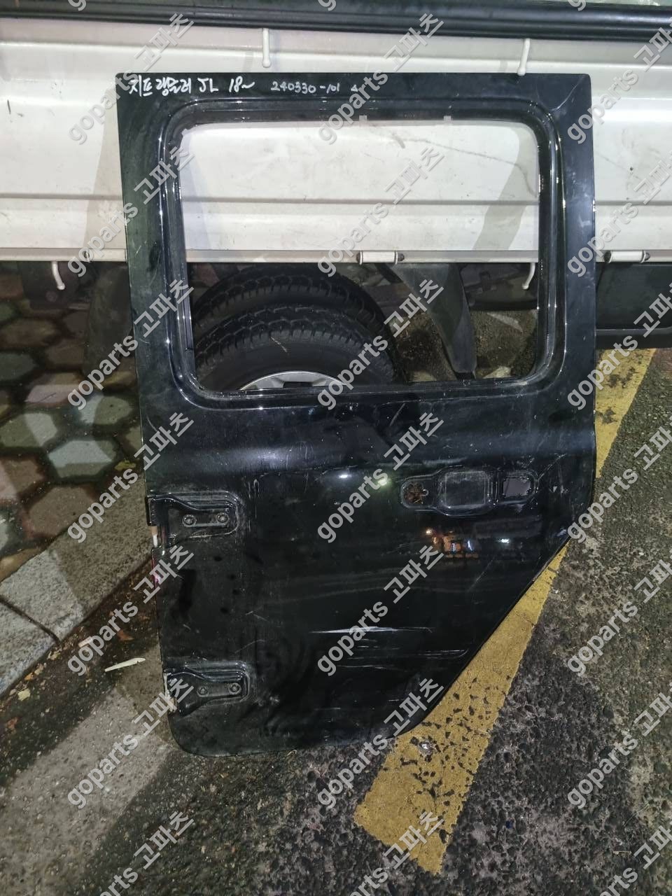 지프 랭글러 루비콘 JL 4세대 운전석 뒷문짝 상세사진 3