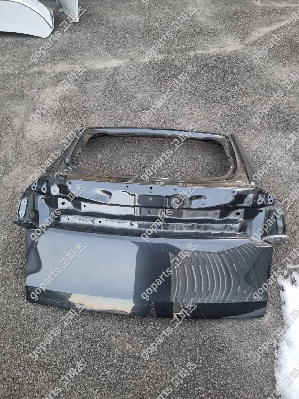 테슬라 모델 Y 2세대 쥬니퍼 트렁크 교체 후기: 완벽 수리를 위한 선택