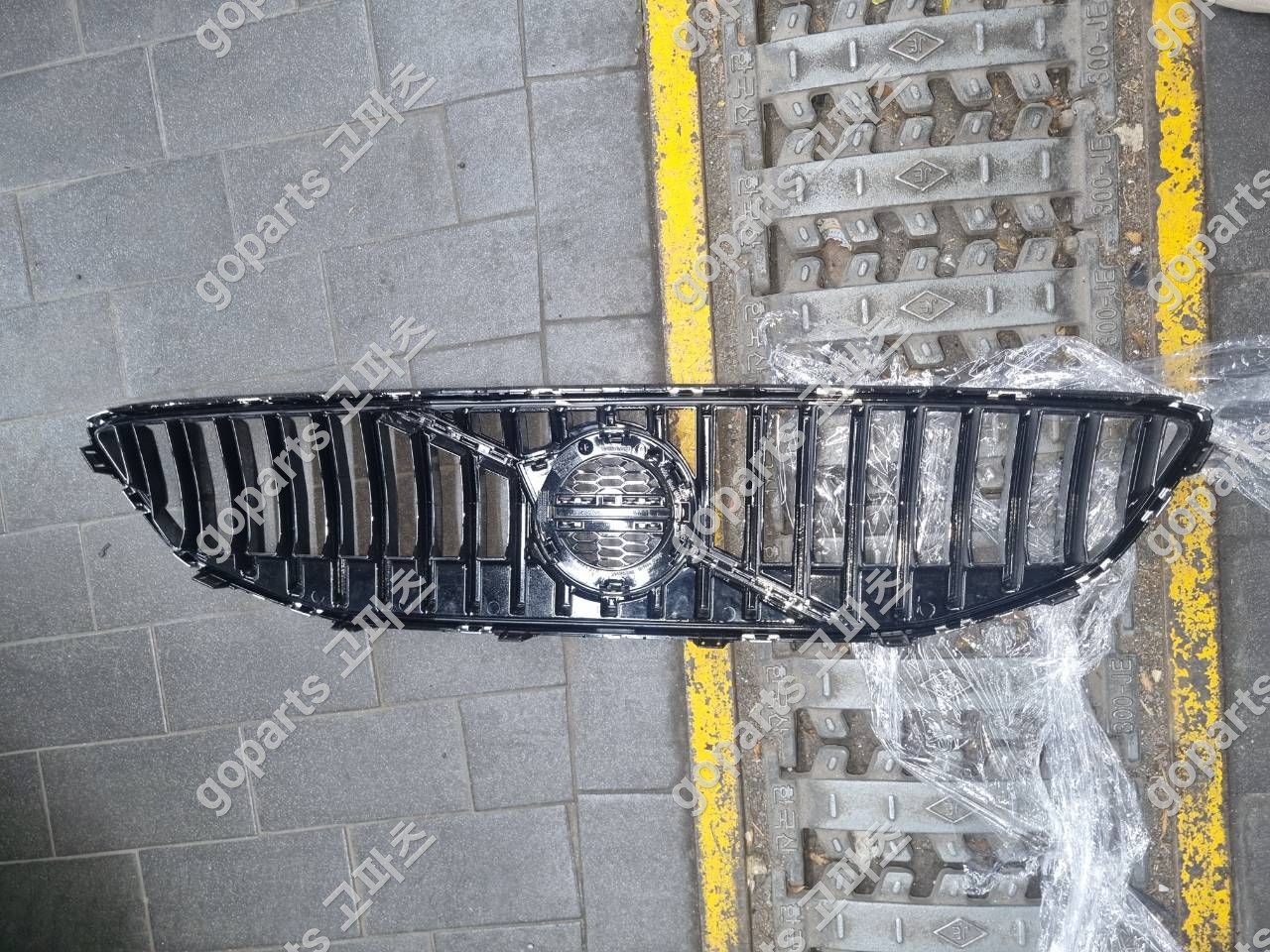 볼보 V40 전면그릴 31425328 상세사진 3