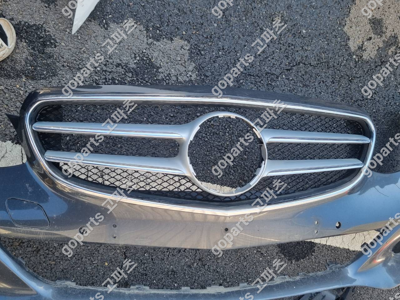 벤츠 E클래스 W212 후기형 전면그릴 교체 후기 – 고파츠 납품 사례