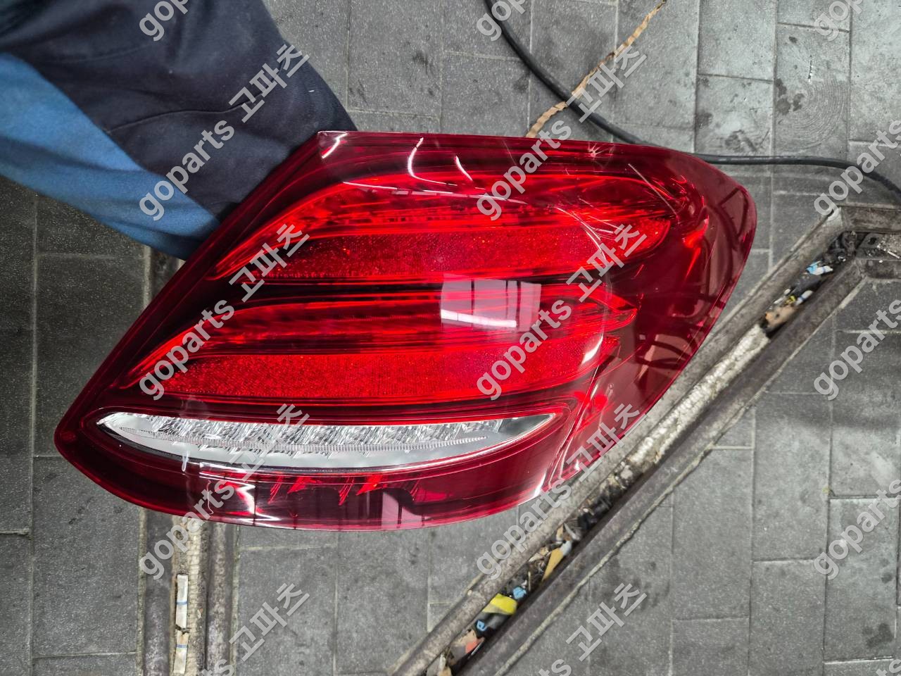 벤츠 W213 E클래스 조수석 후미등 A2139067800 상세사진 3