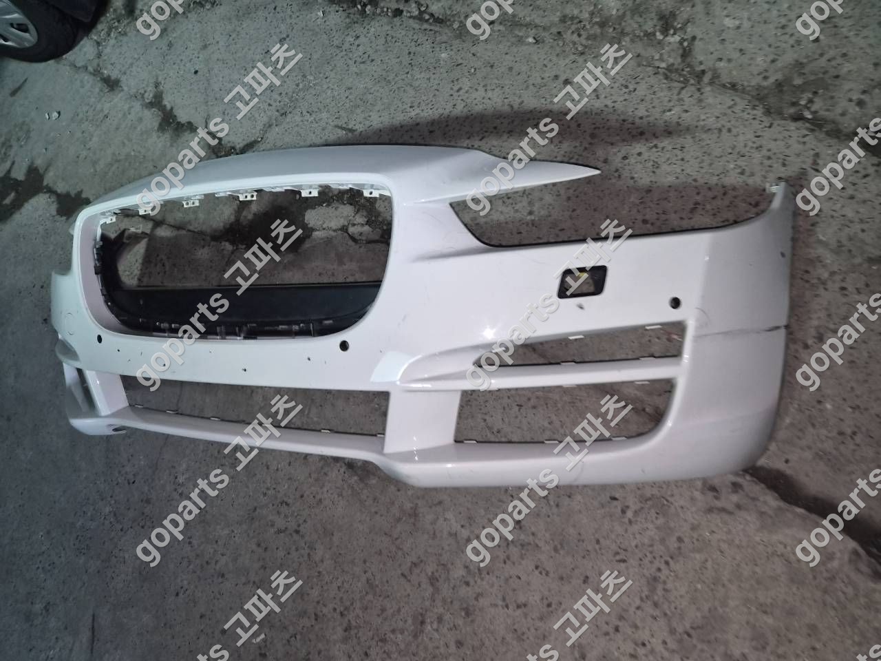 재규어 XE 2015-2019 전기형 전범퍼 상세사진 3