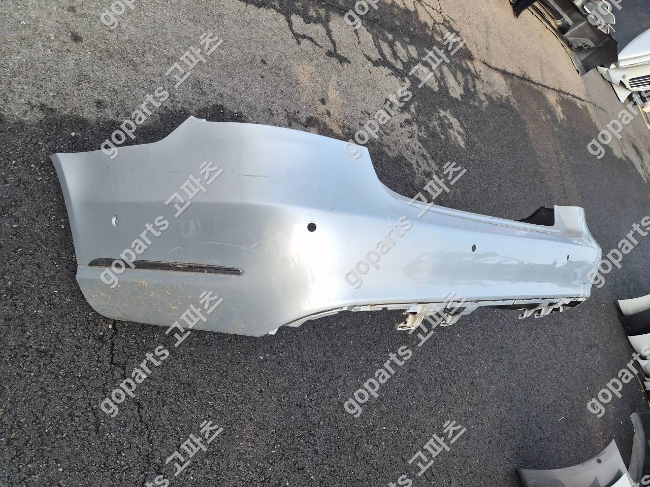 벤츠 W212 E클래스 후기형 후범퍼 사이드크롬타입 상세사진 2