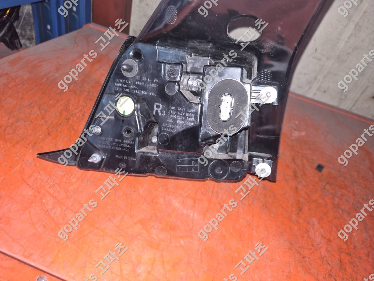 테슬라 모델 Y 조수석 후미등 1502087-99-d 상세사진 3