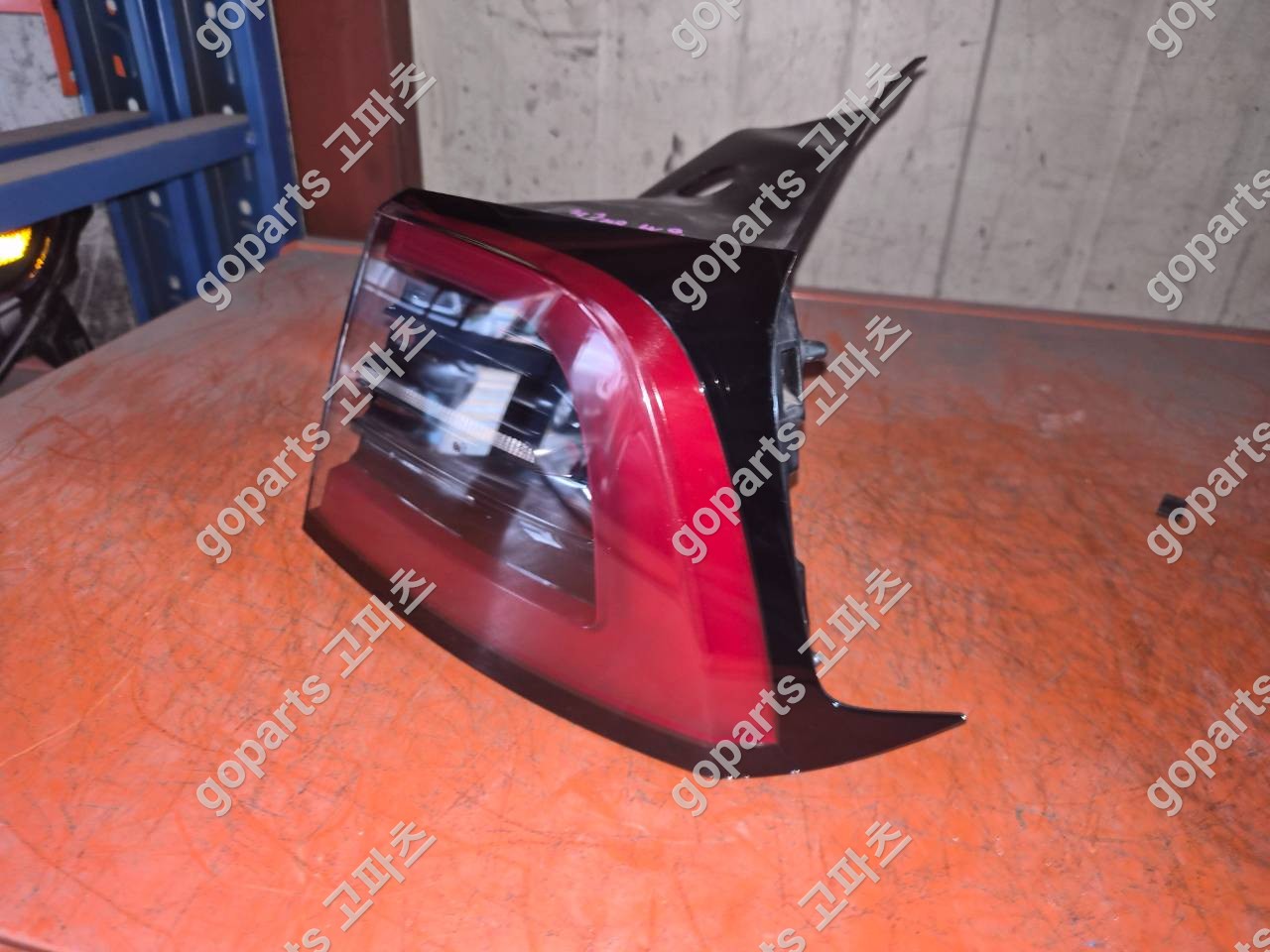 테슬라 모델 Y 조수석 후미등 1502087-99-d 상세사진 4