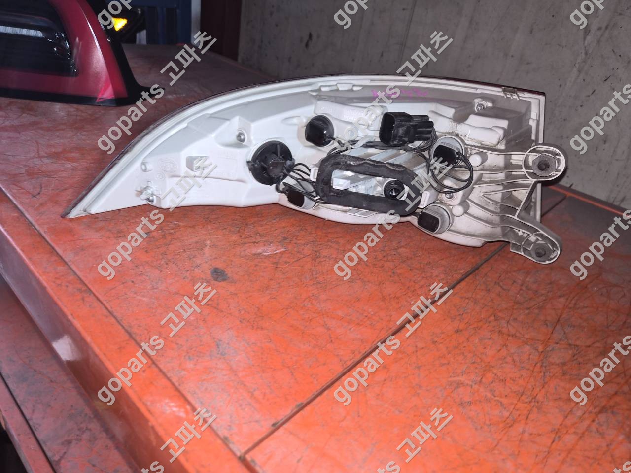 재규어 XE 조수석 리어테일라이트 상세사진 2