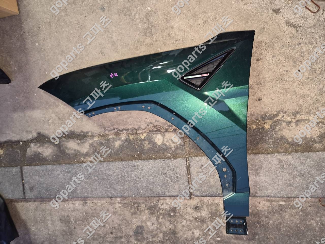 람보르기니 우루스 운전석 전휀더 교체 납품 후기 – 완벽 수리를 위한 선택