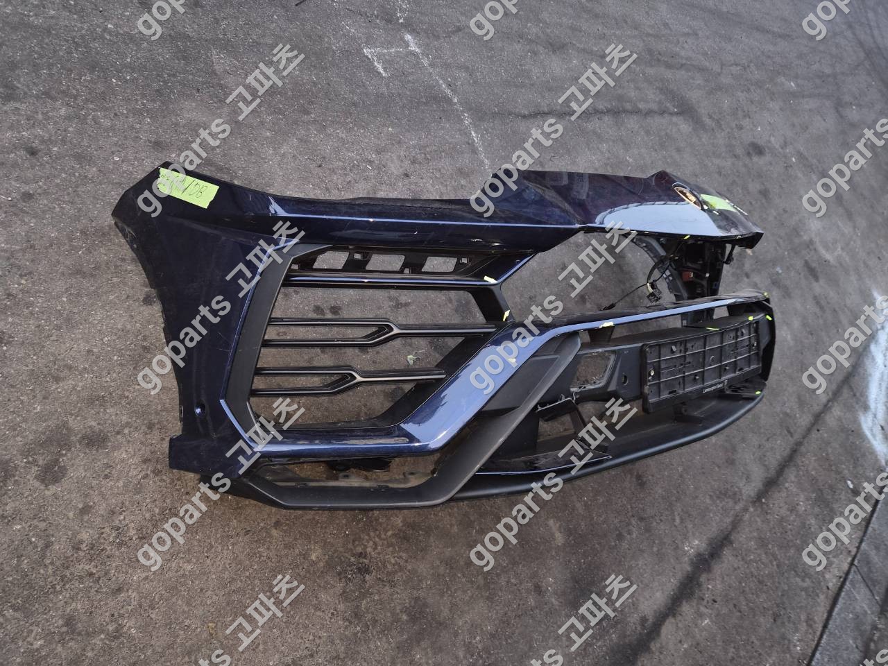 람보르기니 우루스 1세대 전범퍼 하단손상 상세사진 2