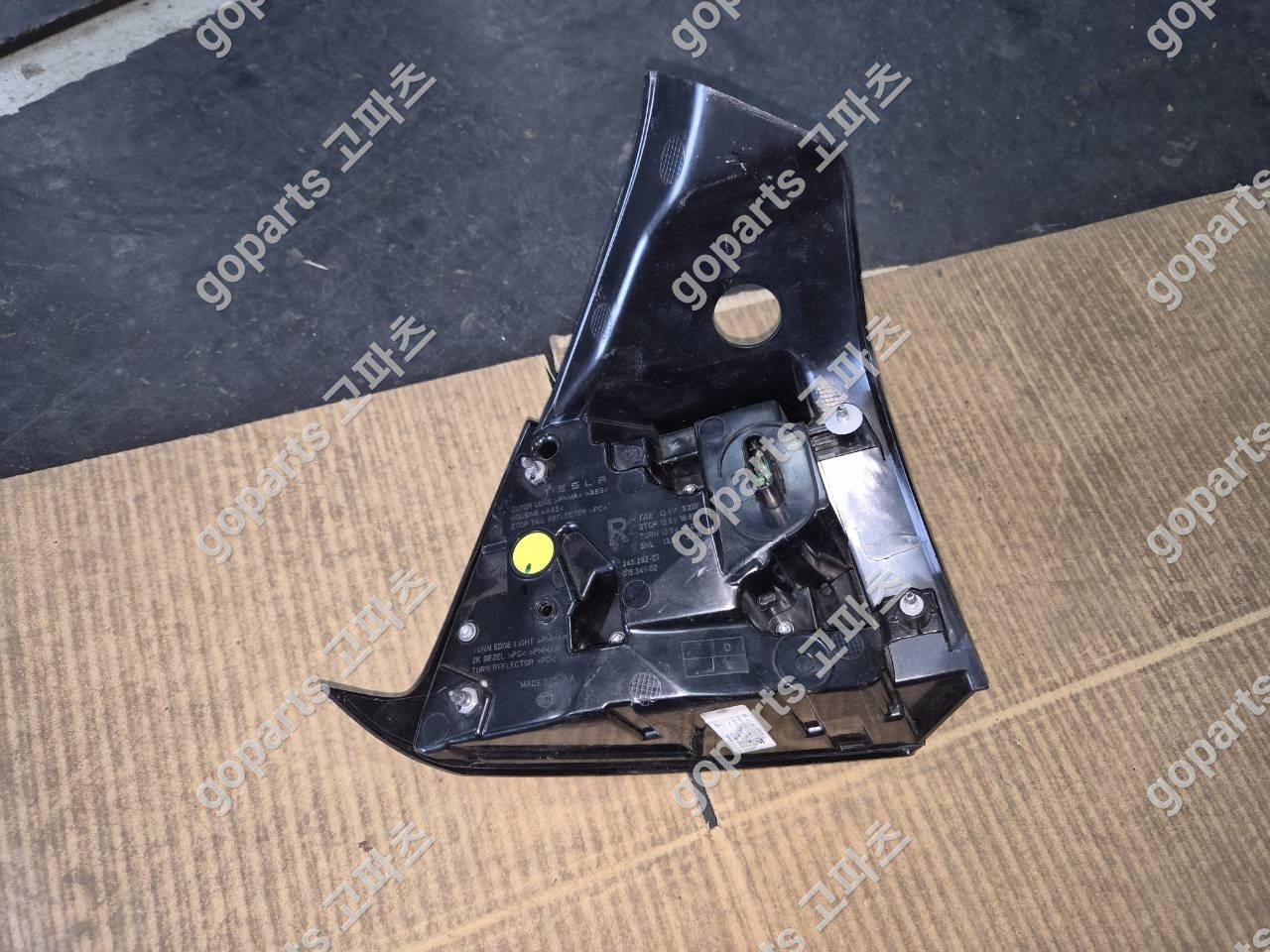 테슬라 모델 Y 조수석 후미등 1502087-00-d 상세사진 3