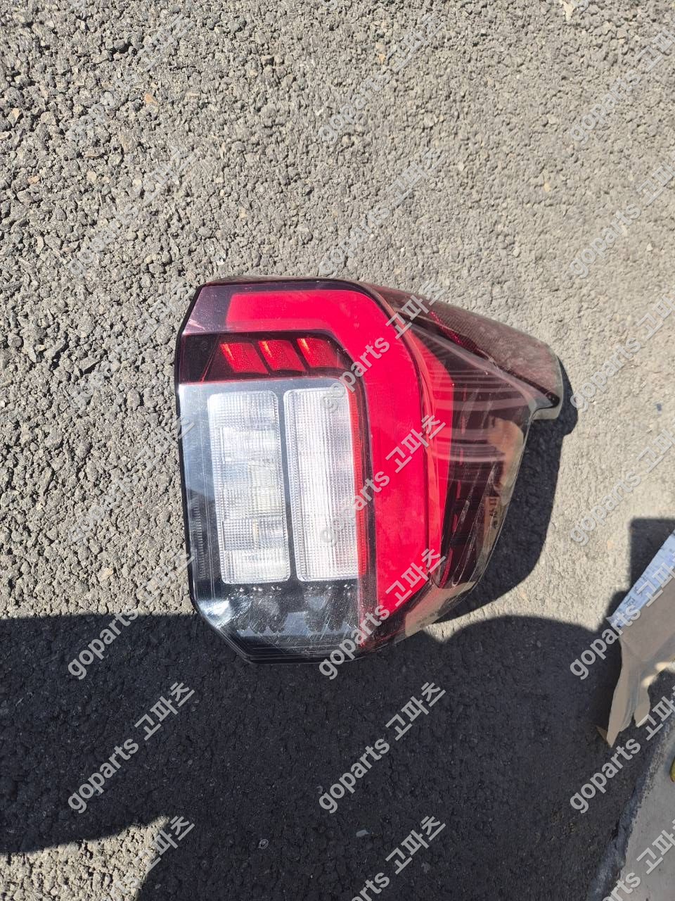 포드 익스플로러 리어테일라이트 교체 납품 후기 – 고파츠
