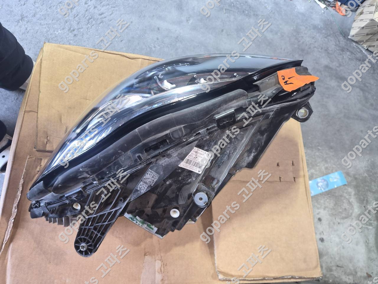 벤츠 CLS W218 운전석 헤드라이트 A2189067102 상세사진 5