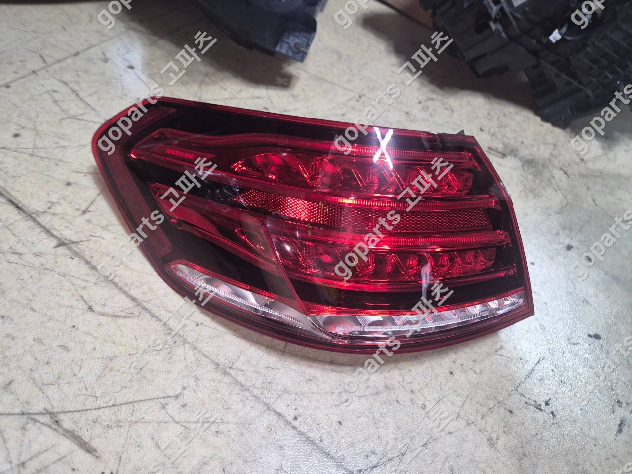 벤츠 E클래스 W212 후기형 운전석 후미등 A2129060703 상세사진 4