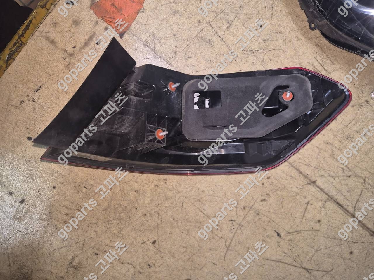 벤츠 E클래스 W212 후기형 운전석 후미등 A2129060703 상세사진 3