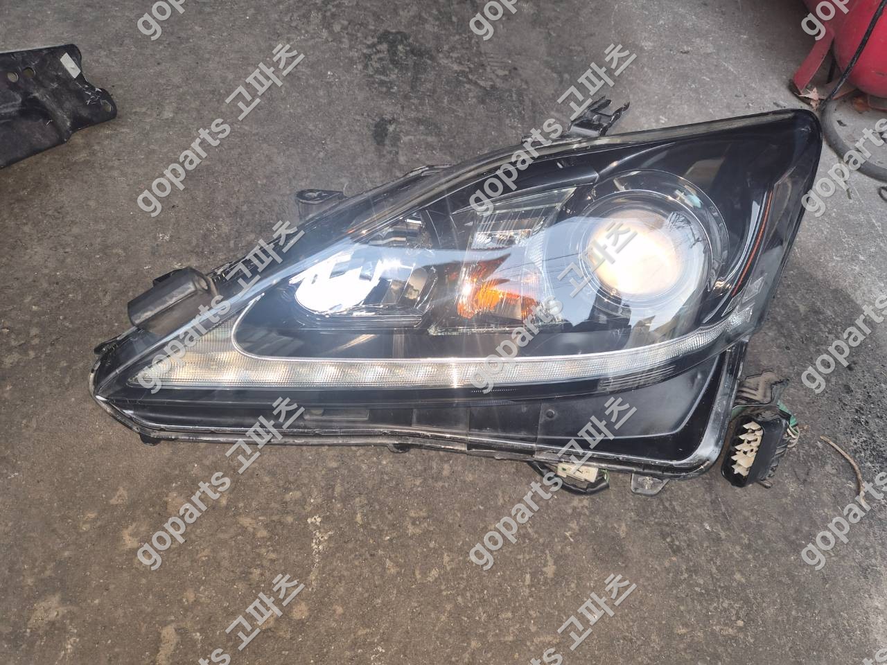 렉서스 IS 2세대 헤드라이트 운전석 교체 후기: 20년 노하우 고파츠