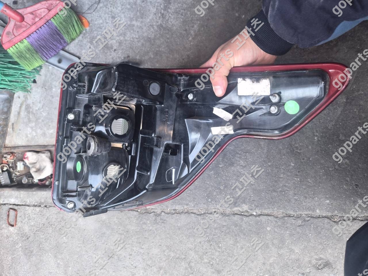 포드 익스플로러 6세대 운전석 후미등 상세사진 2