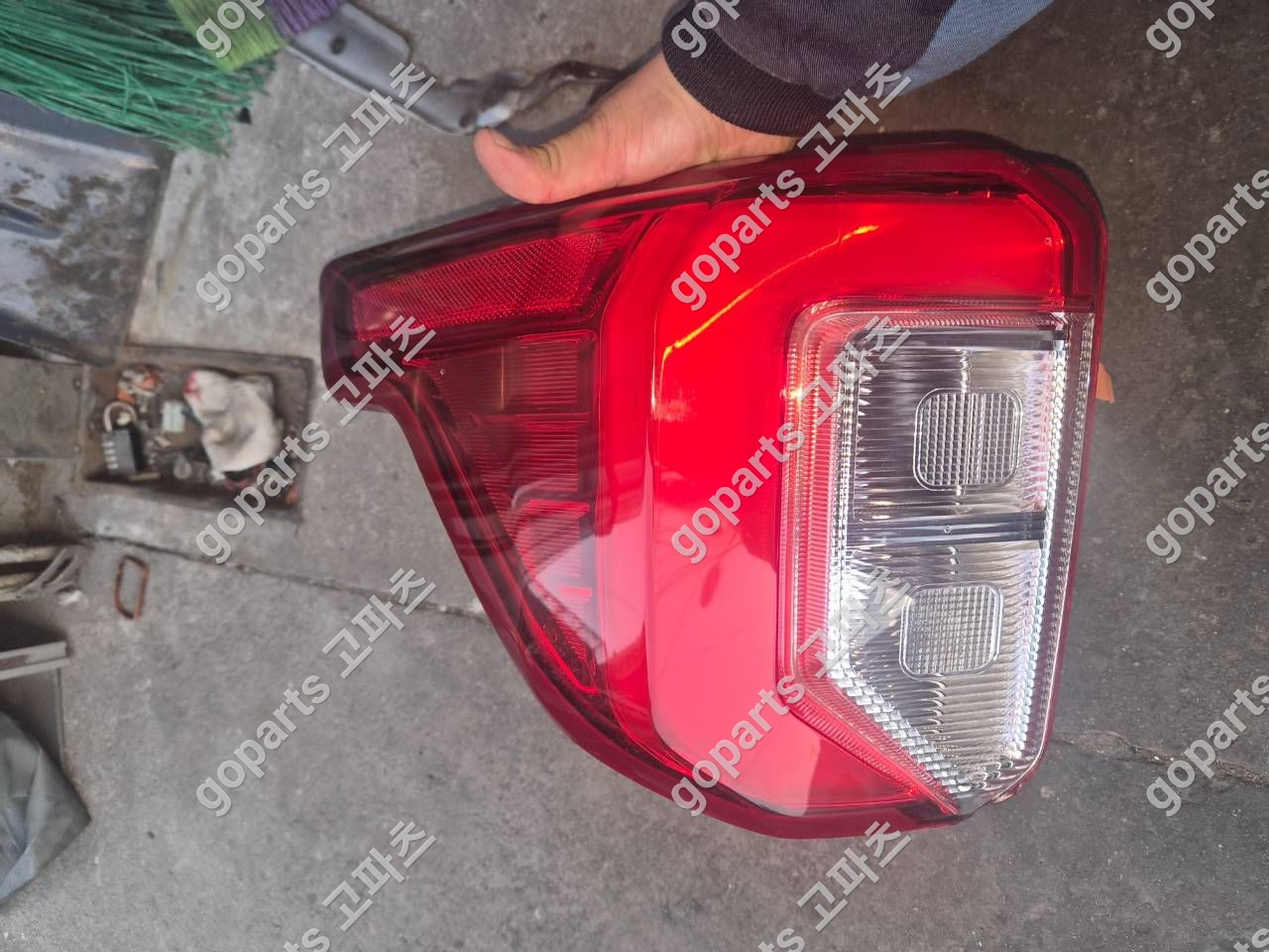 포드 익스플로러 6세대 운전석 후미등 교체 납품 후기: 꼼꼼한 검수와 빠른 배송