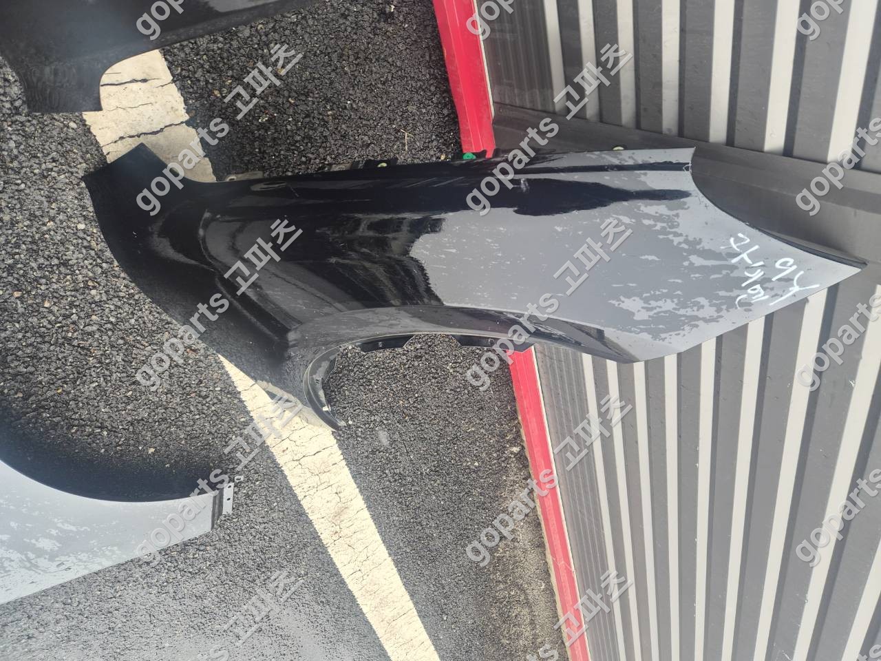 포르쉐 카이엔 9Y0 조수석 전휀더 상세사진 3