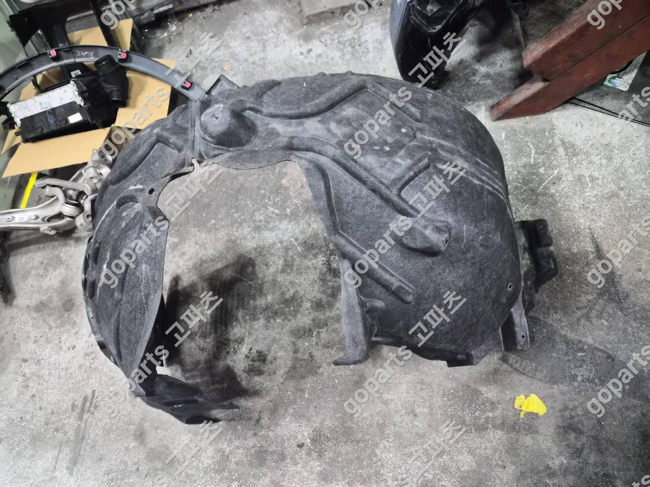 포르쉐 카이엔 9Y0 조수석 앞 휠가이드 9Y0810972 상세사진 3