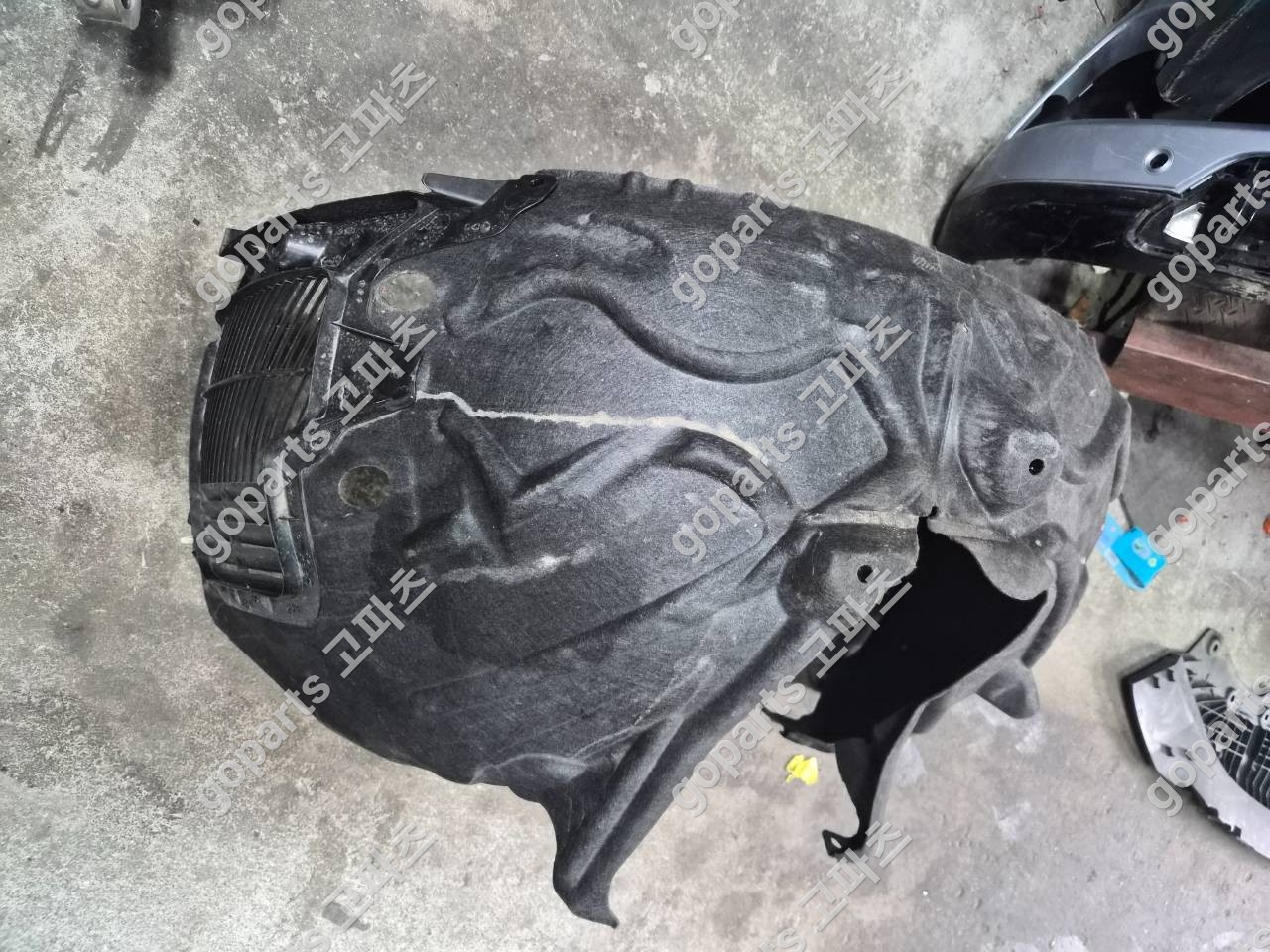 포르쉐 카이엔 9Y0 휠가이드 조수석 앞 중고 부품 완벽 납품 후기