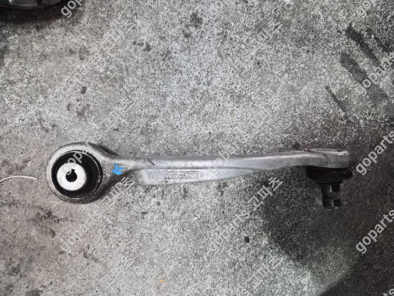 포르쉐 카이엔 9Y0 조수석 앞 어퍼암 서스펜션 상세사진 2