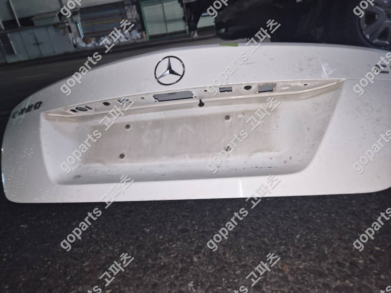 벤츠 C클래스 W204 트렁크 교체 수리 후기: 완벽한 부품, 합리적인 가격!