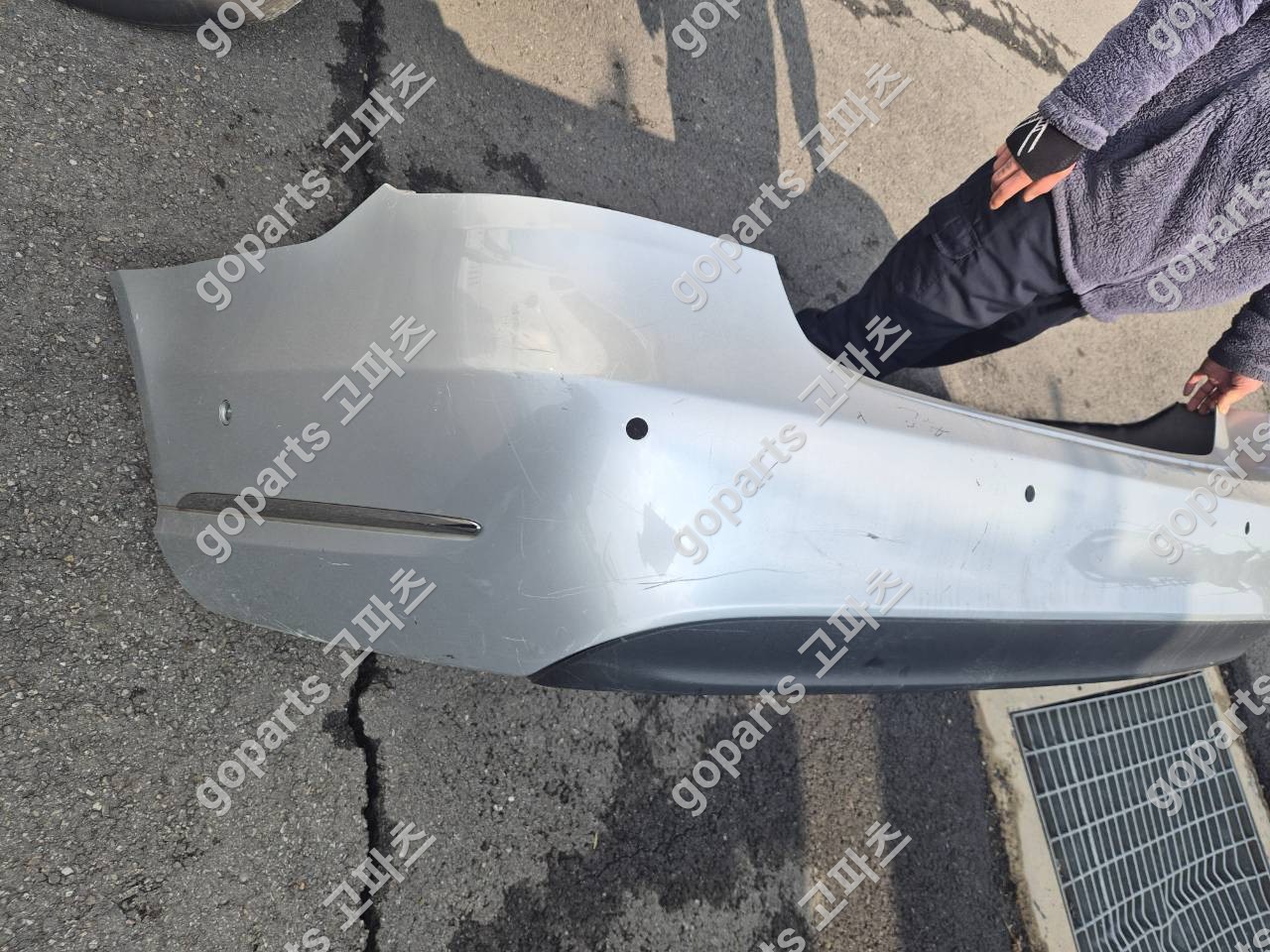 벤츠 W212 E클래스 후기형 후범퍼 (사이드크롬타입) 상세사진 3