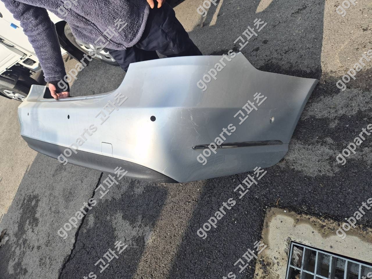 벤츠 W212 E클래스 후기형 후범퍼 (사이드크롬타입) 상세사진 2