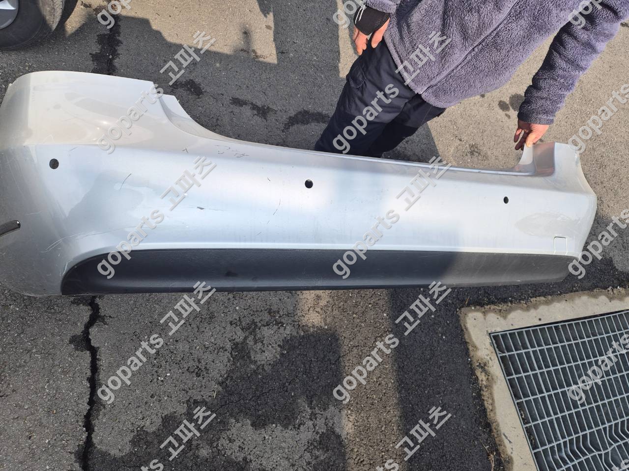 벤츠 W212 E클래스 후기형 후범퍼 교체: 완벽 수리를 위한 고파츠 납품 후기