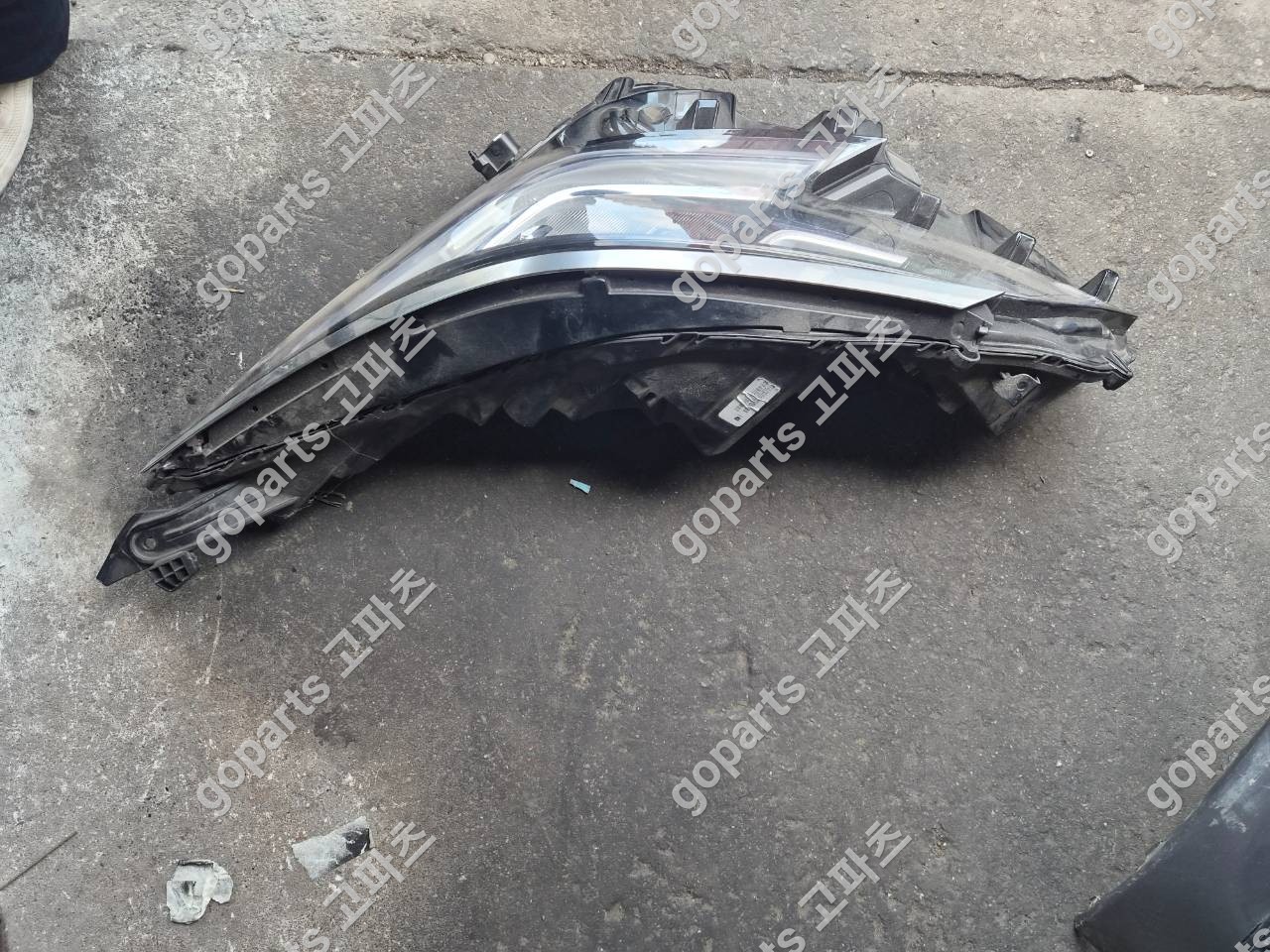 토요타 시에나 4세대 운전석 헤드라이트 상세사진 3