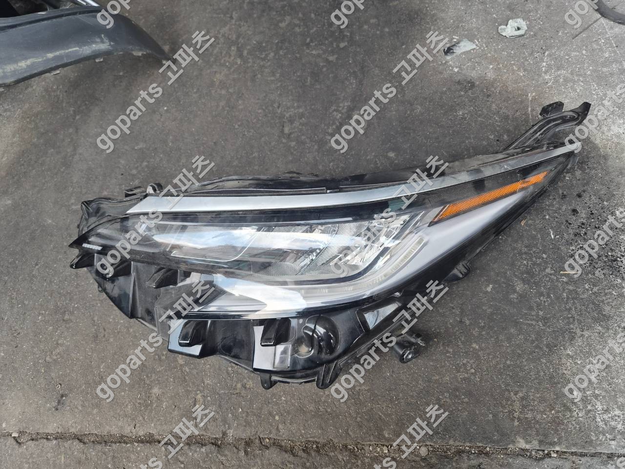 토요타 시에나 4세대 운전석 헤드라이트 상세사진 4