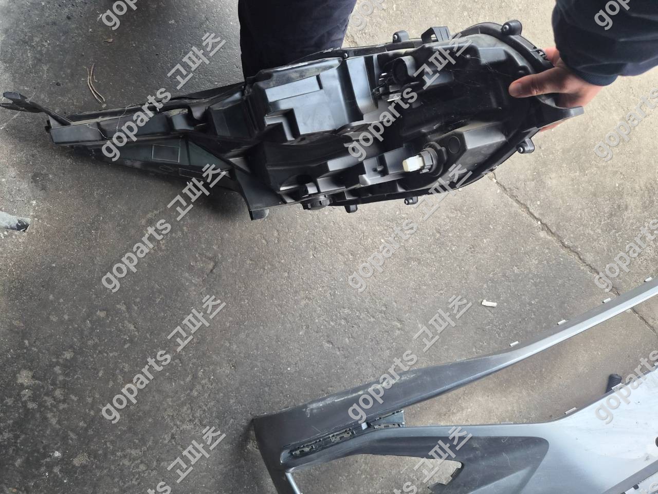 토요타 시에나 4세대 운전석 헤드라이트 상세사진 2