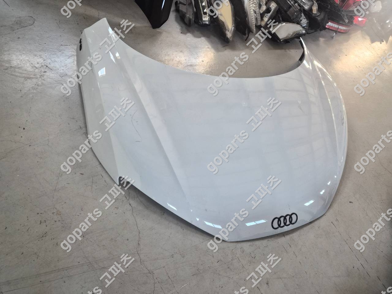 아우디 R8 4s 본넷 중고부품 상세사진 2