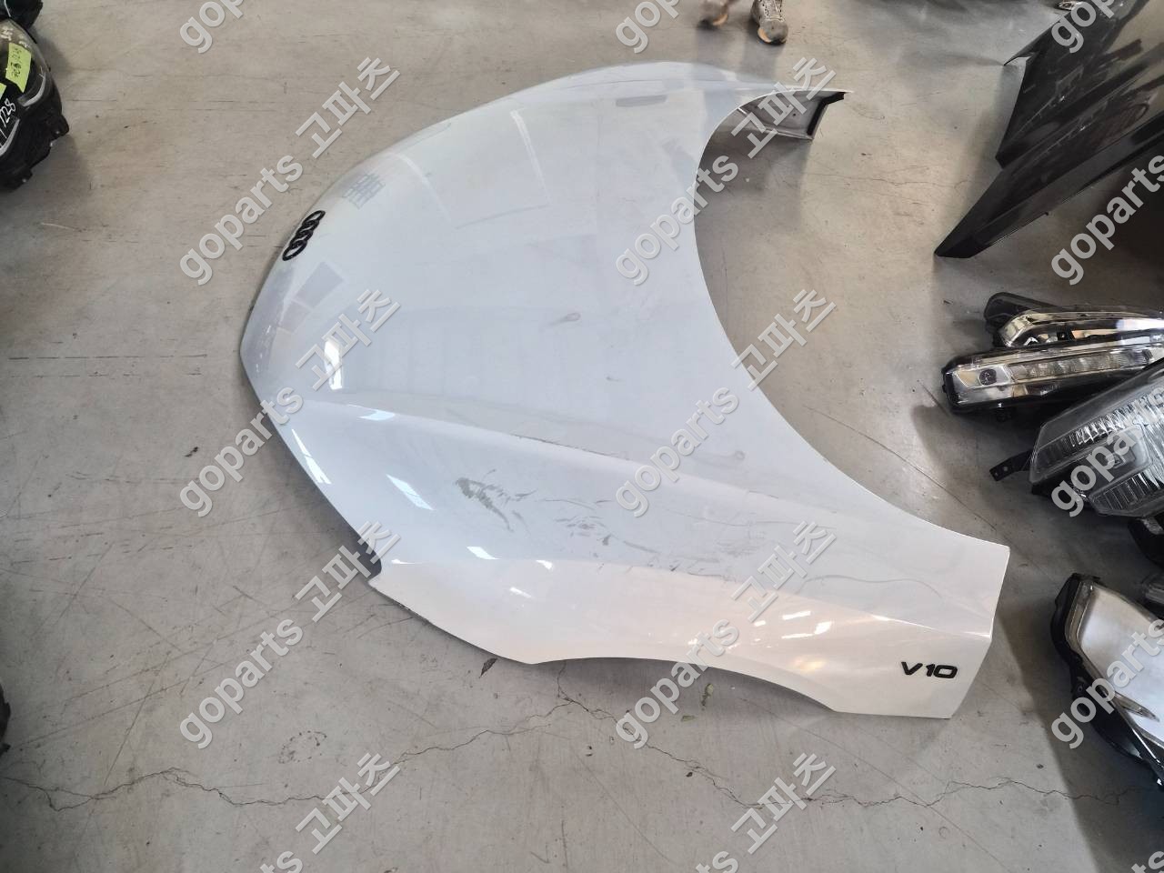 아우디 R8 4s 본넷 중고부품 상세사진 3