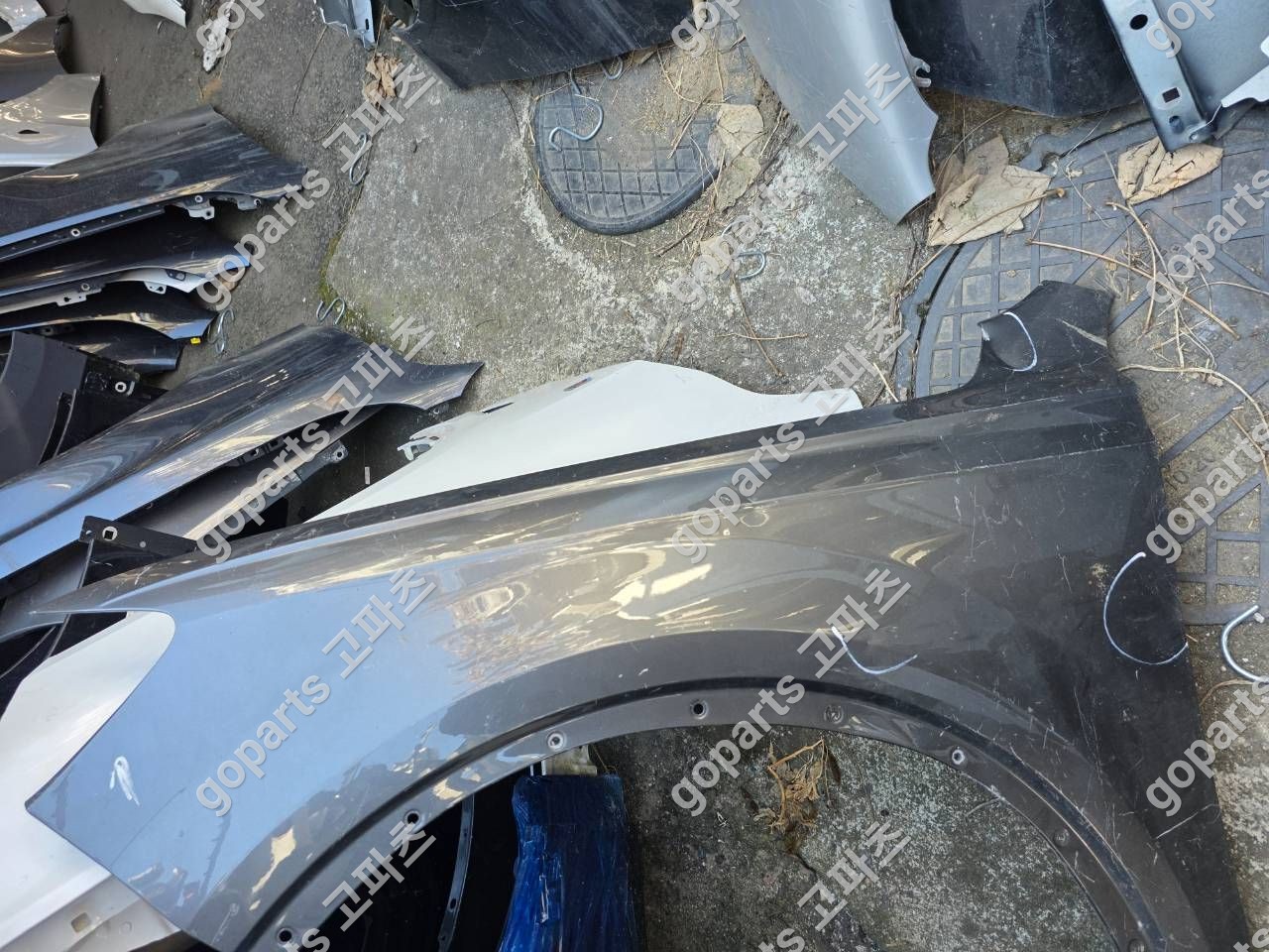 아우디 Q7 4m 운전석 전휀더 상세사진 2