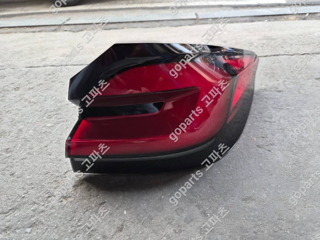 BMW G30 5시리즈 조수석 후미등 6321-8493812-09 상세사진 3