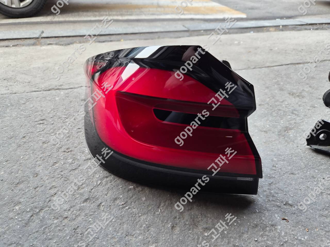 BMW 5시리즈 G30 조수석 후미등 6321-8493812-09 상세사진 3