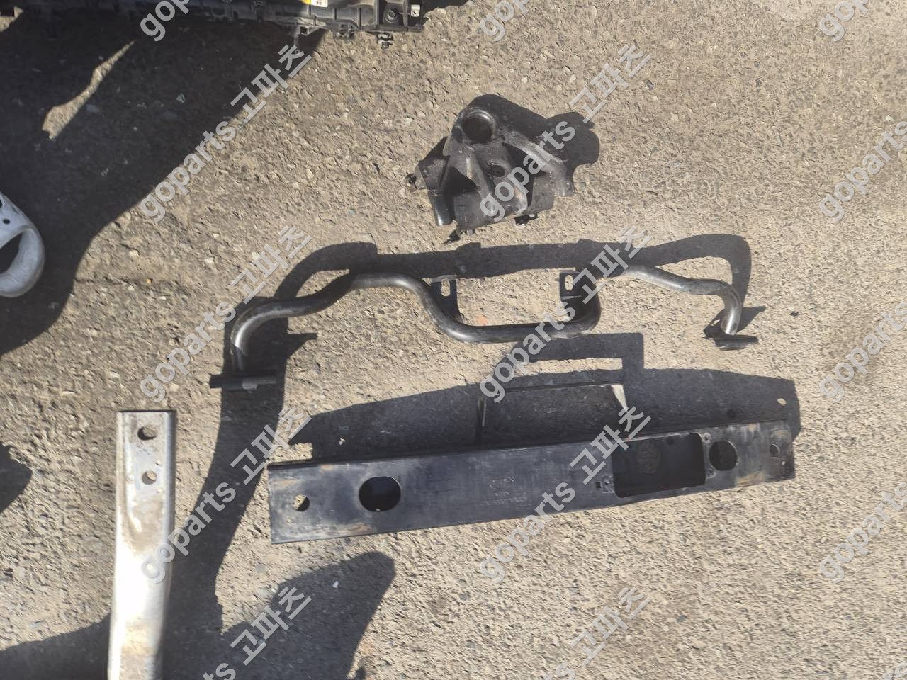 랜드로버 레인지로버 보그 L405 전레일 (프론트레인포스먼트) 상세사진 2