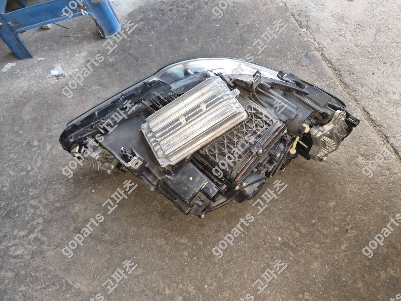 BMW F10 5시리즈 운전석 Adaptive LED 헤드라이트 7378519-06 상세사진 3