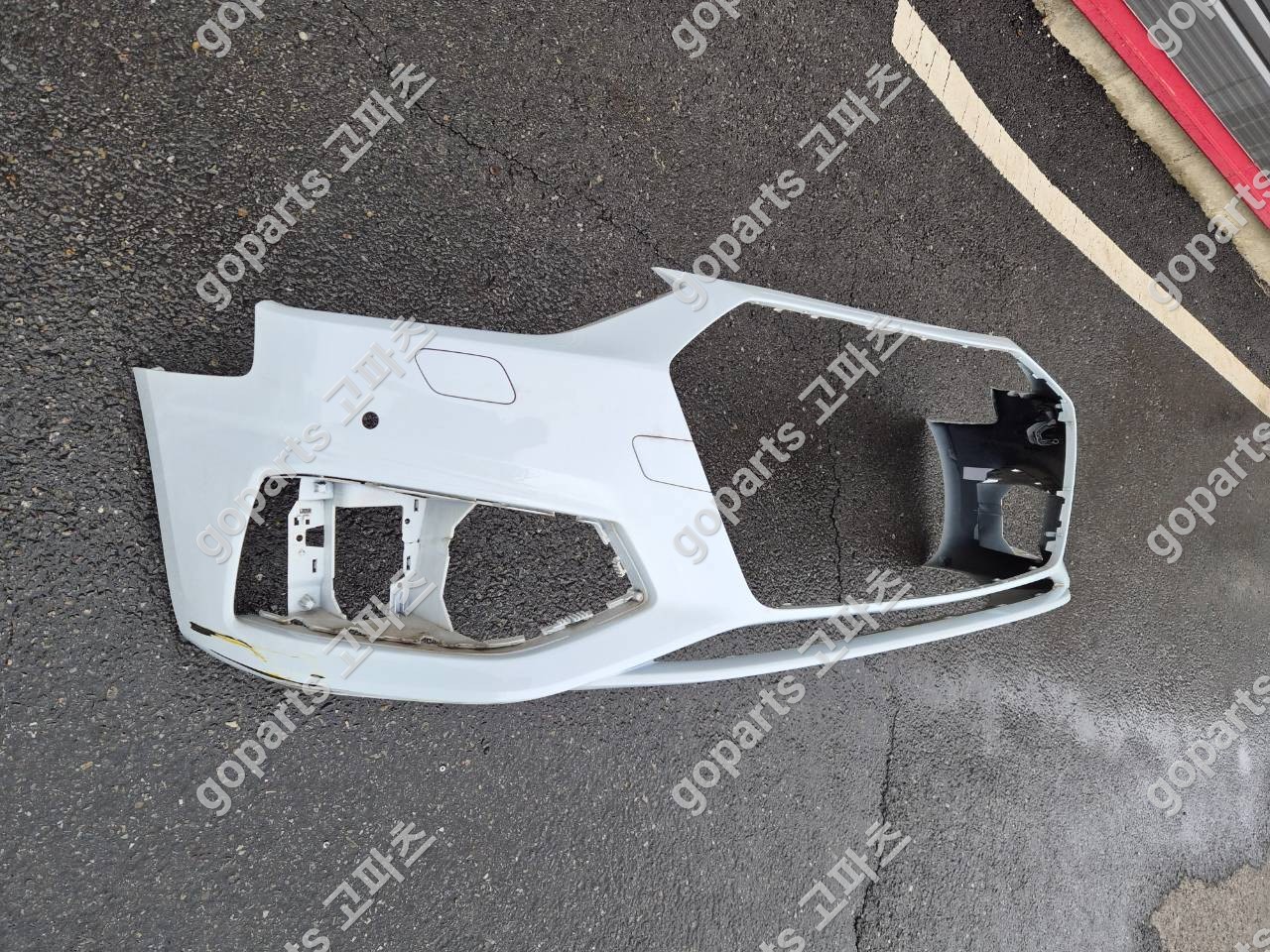 아우디 A4 B9 8W 전범퍼 상세사진 3