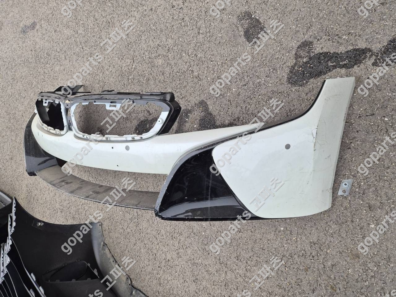 BMW i8 i12 전반기 전범퍼 상세사진 3
